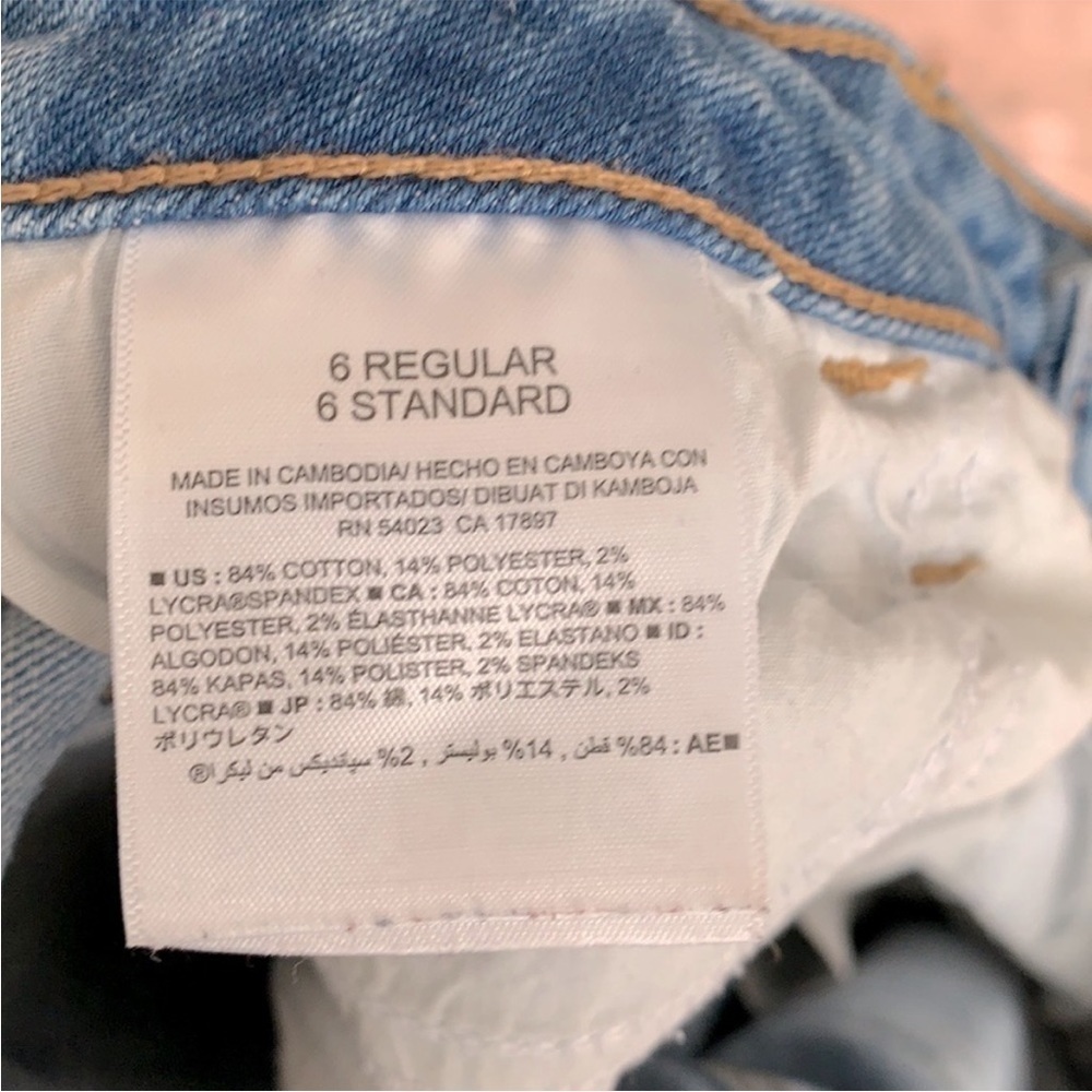 Old Navy Boyfriend Straight Distressed Jeans Size 6R - Picture 5 of 5